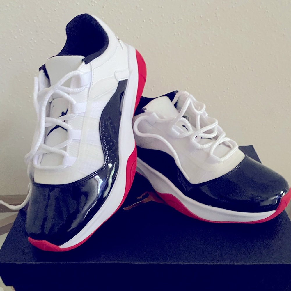 AIR JORDAN 11 CMFT LOW CASUAL SHOES ****Never Worn****